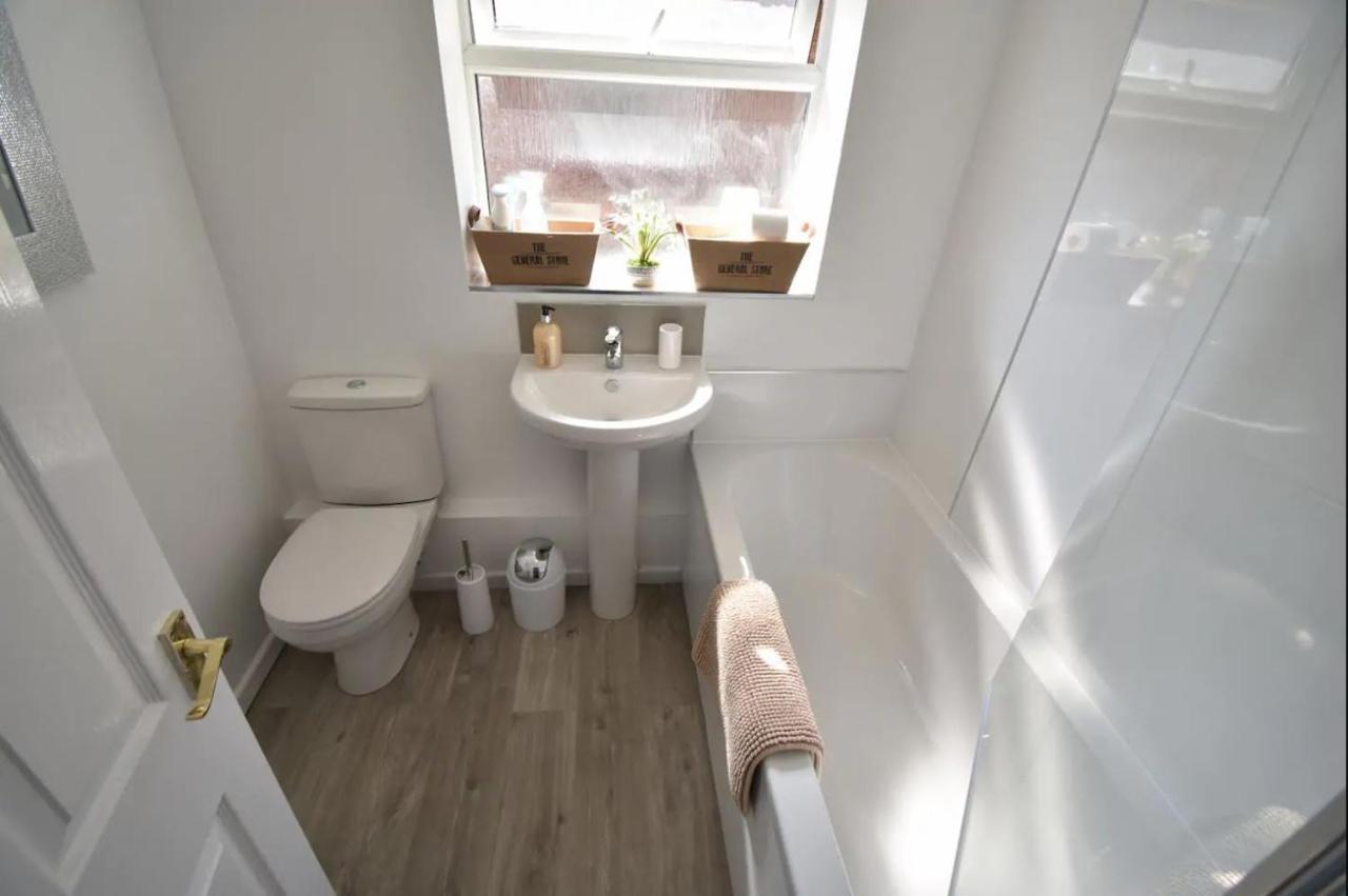 3-Bedroom Comfy Home In Solihull Exterior photo
